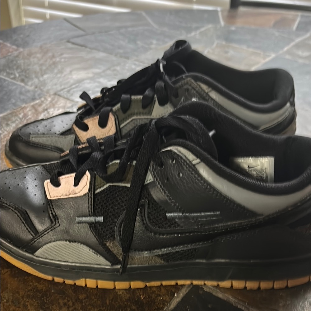 Nike Men's Black and Gray Sneakers